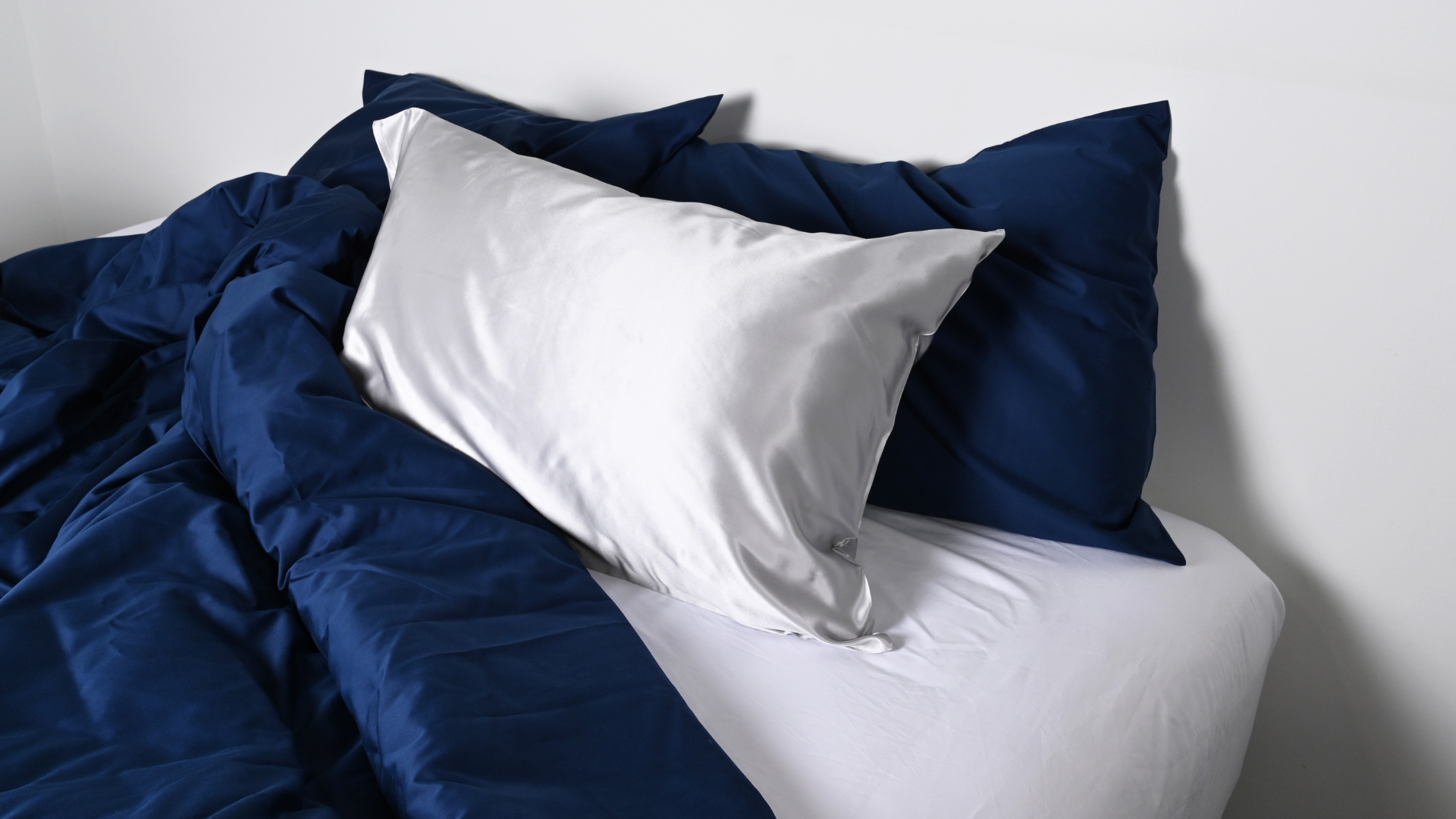 Silk pillowcase white and Refined Sateen in Navy together in one bed Silk Pillowcase-USA | Skylark+Owl Linen Co. 